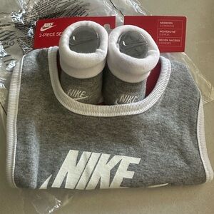 Nike Infant Gray and White Set